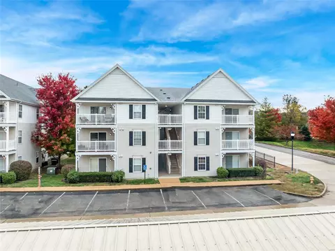 2490 Lampong Dr #300B, Saint Louis, MO 63125