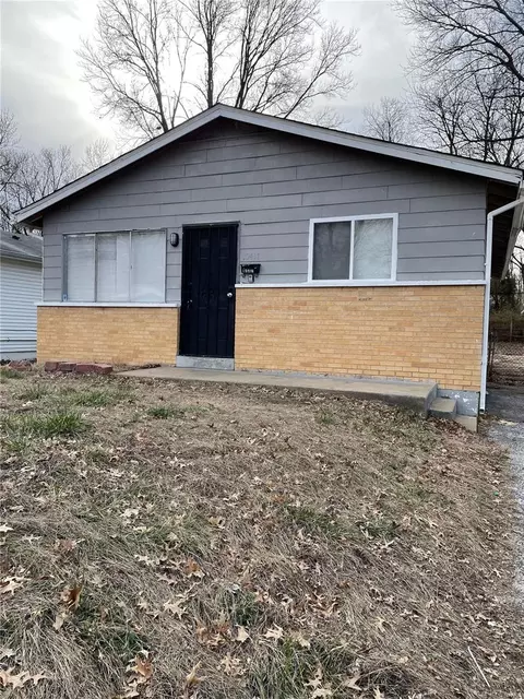 10417 Count Dr, Saint Louis, MO 63136