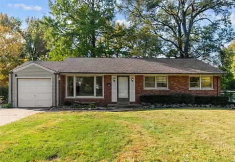 944 Buckeye Dr, Saint Louis, MO 63135