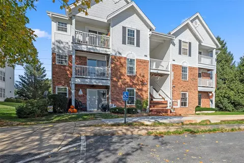 1249 Woodland Point Dr #H, Saint Louis, MO 63146