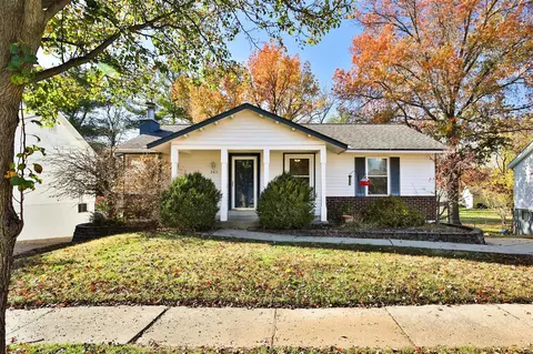 2411 Country Run Ct, Maryland Heights, MO 63043