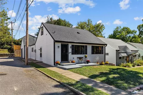3414 Regal Pl, Saint Louis, MO 63139