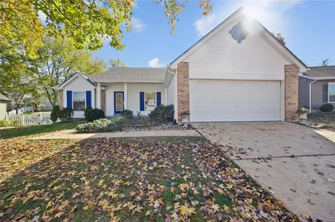 1447 Remington Oaks Ter, Fenton, MO 63026