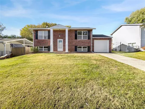 4917 Spring Forest Ln, Hazelwood, MO 63042