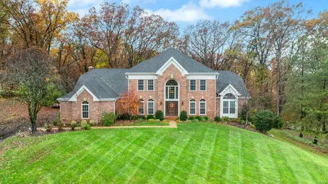 17604 Burnham Ct, Chesterfield, MO 63005
