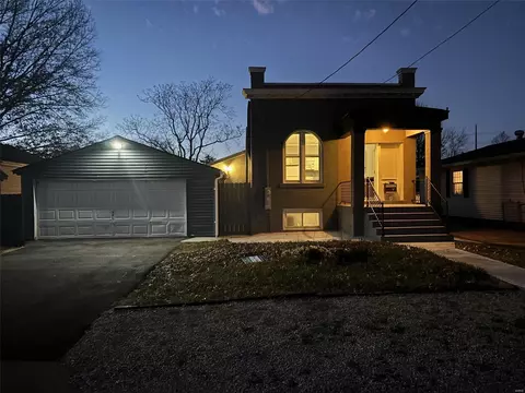 8635 S Grand Ave, Saint Louis, MO 63125