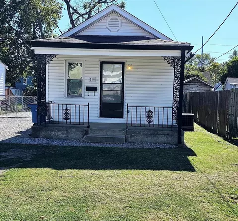 218 W Felton Ave, Saint Louis, MO 63125