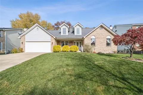969 San Sebastian Dr, Fenton, MO 63026