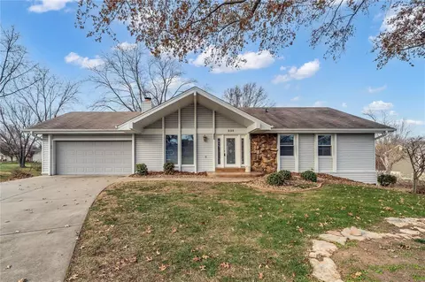 936 Ampere Ct, Lake Saint Louis, MO 63367