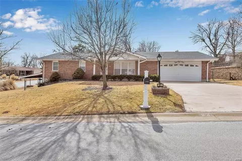 801 Clarence Dr, Saint Charles, MO 63301