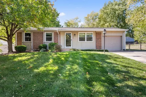 2851 Penbrooke Ln, Saint Charles, MO 63301