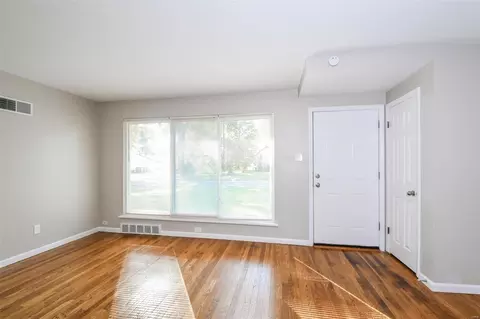 745 Northmoor Dr, Florissant, MO 63033