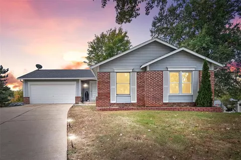 907 Summer Leaf Dr, Saint Peters, MO 63376