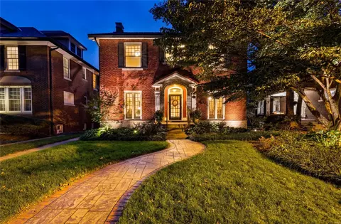 6906 Pershing Ave, Saint Louis, MO 63130