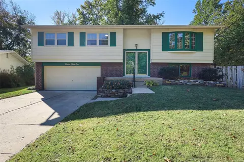 1251 Parody Ln, Saint Charles, MO 63303