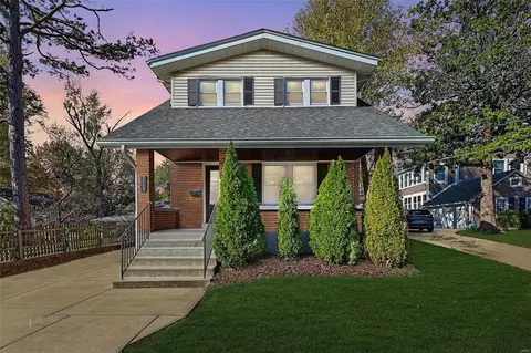 715 N Bompart Ave, Saint Louis, MO 63119