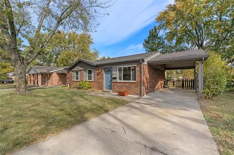 2227 Foggy Bottom Dr, Florissant, MO 63031