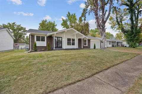 2053 Greenheath Dr, Florissant, MO 63033