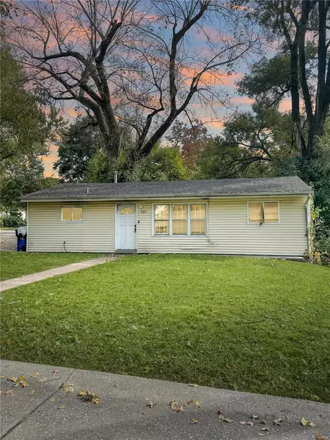 200 Elbring Dr, Saint Louis, MO 63135