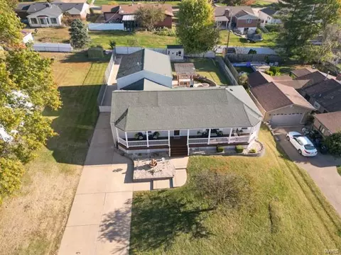 4809 Oakbrier Dr, Saint Louis, MO 63128