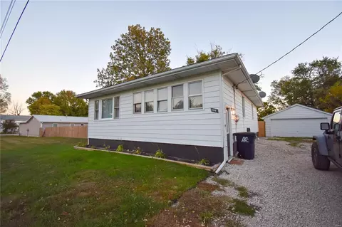 704 E 2nd N, Mount Olive, IL 62069 photo 1