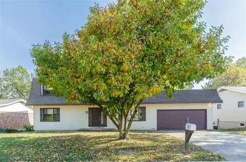 29 San Carlos Dr, Saint Charles, MO 63303