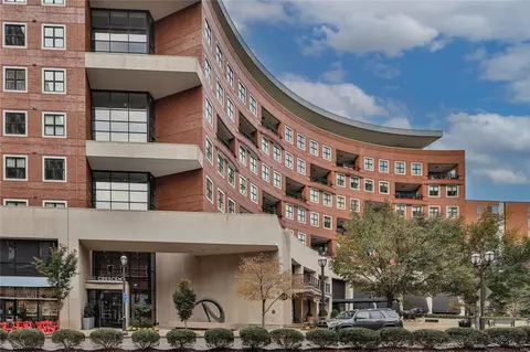 155 Carondelet Plz #807, Saint Louis, MO 63105