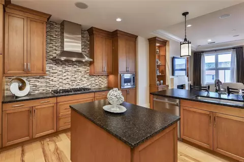 Kitchen - 155 Carondelet Plz #807, Saint Louis, MO 63105 photo 3 of 4