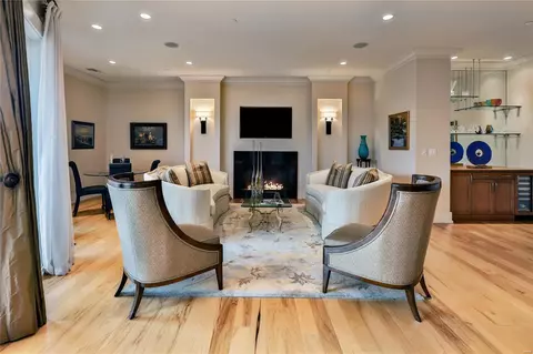 Living - 155 Carondelet Plz #807, Saint Louis, MO 63105 photo 2 of 5