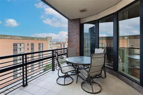 Exterior - 155 Carondelet Plz #807, Saint Louis, MO 63105 photo 1 of 3