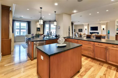 Kitchen - 155 Carondelet Plz #807, Saint Louis, MO 63105 photo 4 of 4