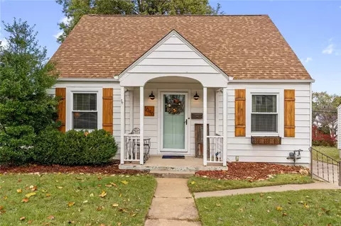 1046 Pike St, Saint Charles, MO 63301