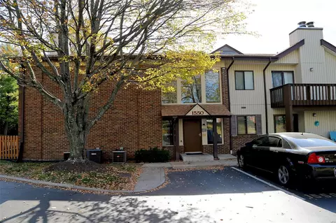 1550 Summer Run Dr #208, Florissant, MO 63033