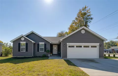 926 Townhouse Ln, Hazelwood, MO 63042