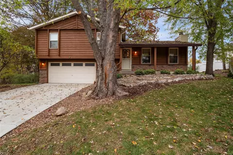 108 Whispering Oaks Dr, Saint Charles, MO 63304