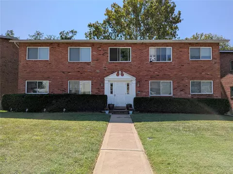 9546 Hyde Park Dr, Saint Louis, MO 63123