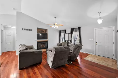 51 W Park Dr, O'fallon, MO 63366 photo 4