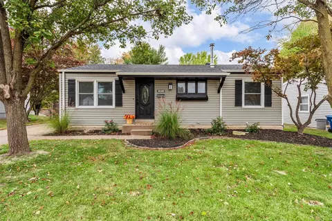 5035 Ville Maria Ln, Hazelwood, MO 63042