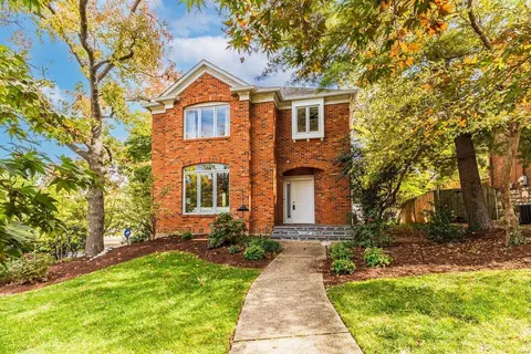 366 W Point Ct, University City, MO 63130
