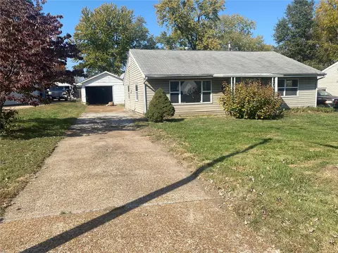 15 Saint George Ct, Florissant, MO 63031