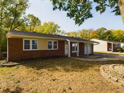 11814 Gay Glen Dr, Maryland Heights, MO 63043