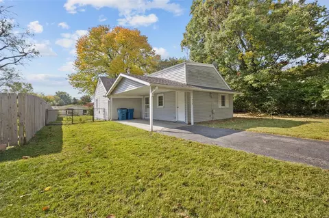11944 Kentwood Dr, Maryland Heights, MO 63043