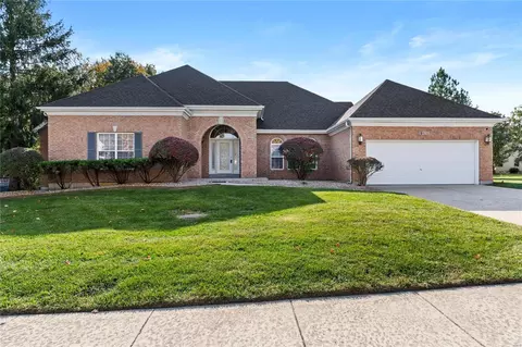 921 Locksley Manor Dr, Lake Saint Louis, MO 63367