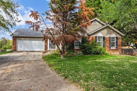 207 Whitehirst Ct W, Saint Charles, MO 63304