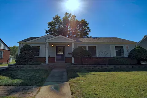 10326 Saint Henry Ln, Saint Ann, MO 63074