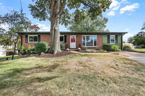 3144 Ringer Rd, Saint Louis, MO 63125