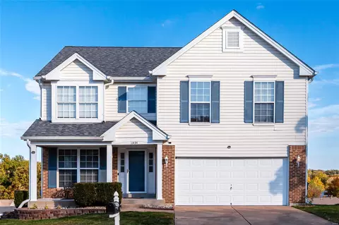 11434 Pineview Crossing Dr, Maryland Heights, MO 63043