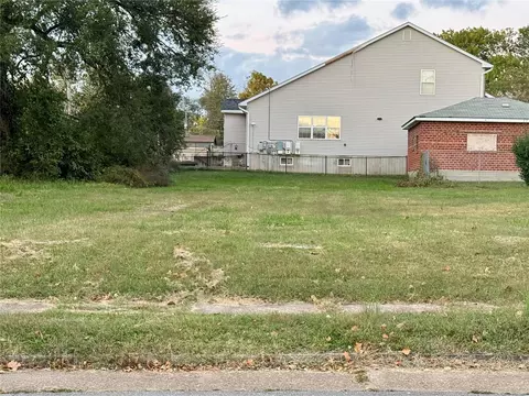 903 Iron St, Saint Louis, MO 63111