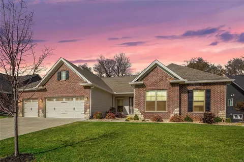 16976 Helens Woods Ct, Chesterfield, MO 63005