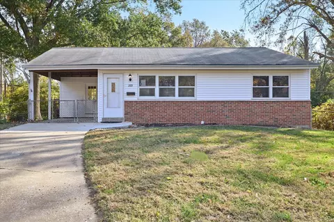 205 Moule Dr, Florissant, MO 63031